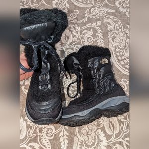 The North Face Girls 12 Black Lace Nuptise Goosedown Puffer Snow Boots